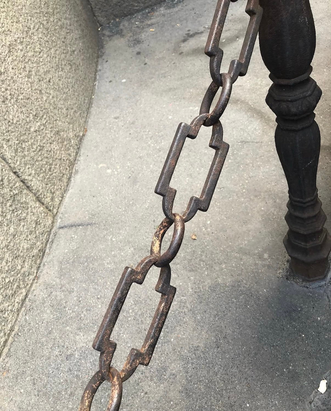 The cathedral-link iron barrier chain in Milan that became the Milano Link