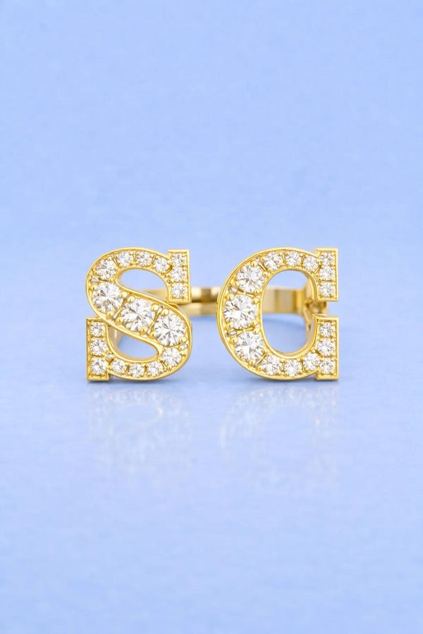 Initial ring in yellow gold